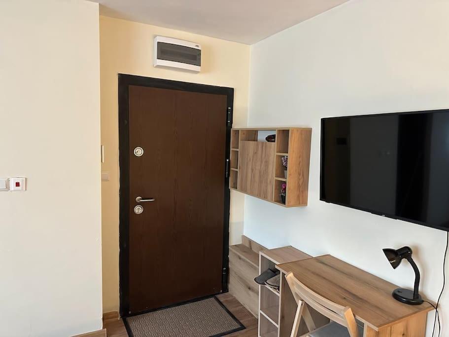 Green Park Apartment - Brand New Studio! Ruse Esterno foto