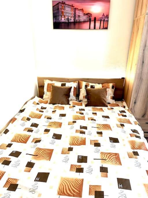 Green Park Apartment - Brand New Studio! Ruse Esterno foto