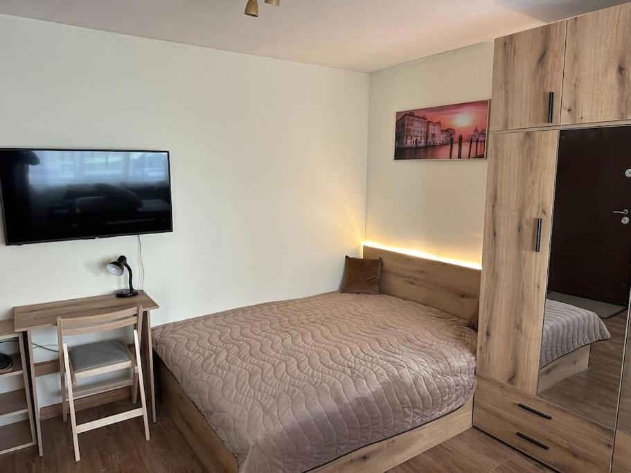 Green Park Apartment - Brand New Studio! Ruse Esterno foto