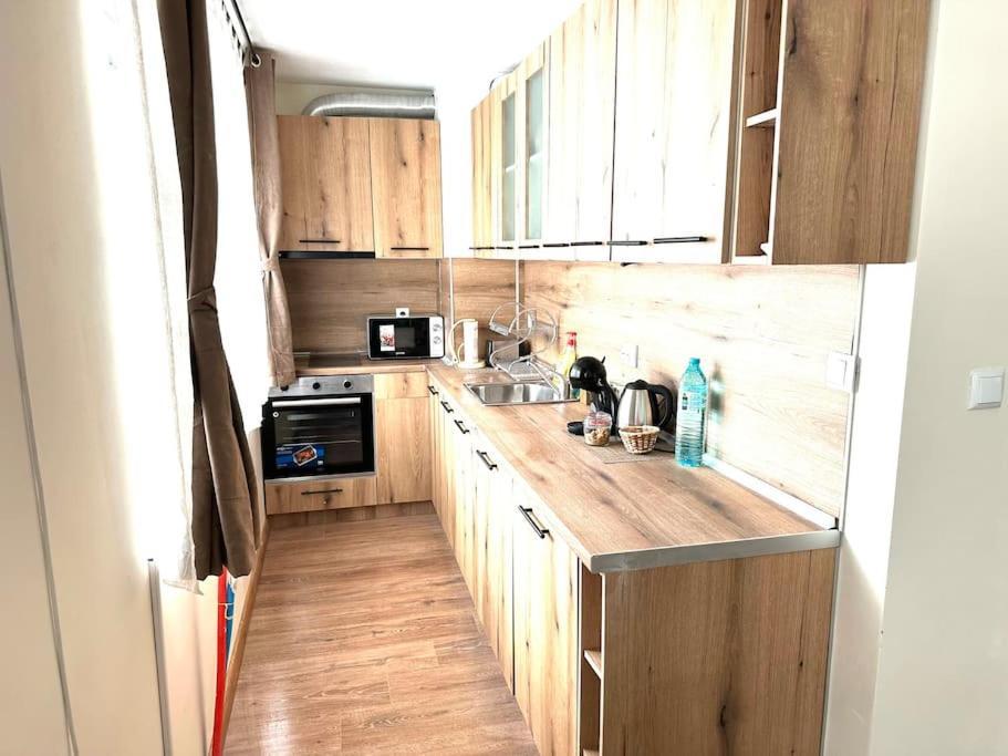 Green Park Apartment - Brand New Studio! Ruse Esterno foto