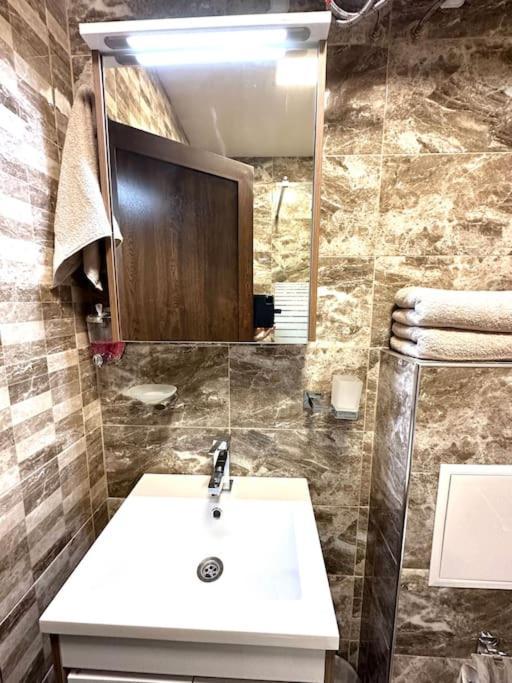 Green Park Apartment - Brand New Studio! Ruse Esterno foto